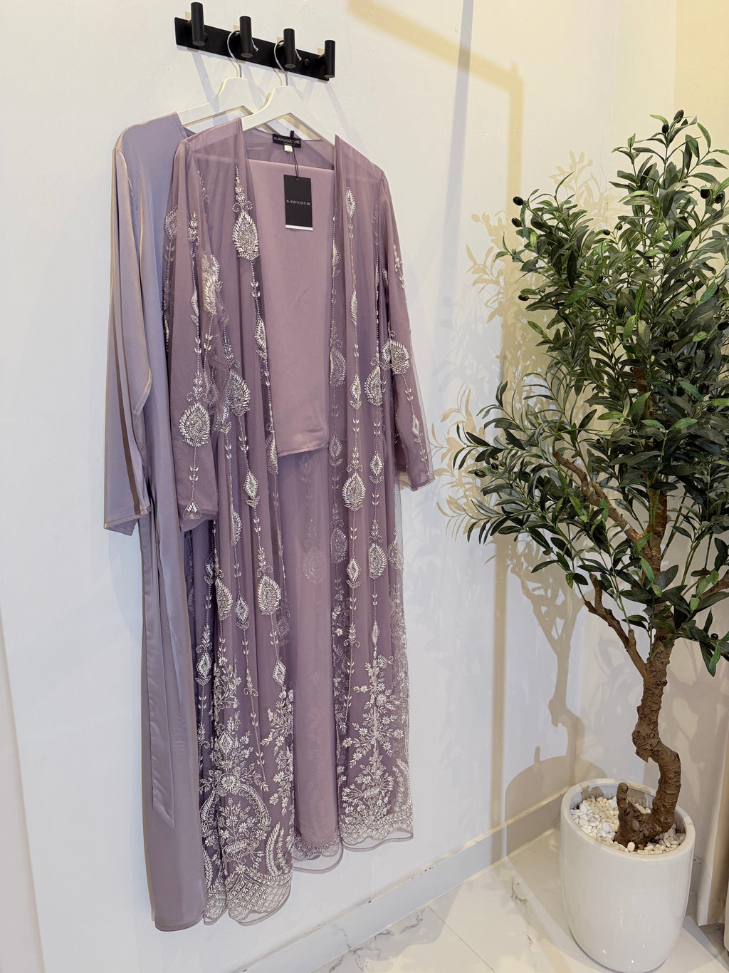 Amira Luxury 3-Piece Set – Pearl & Strass Abaya