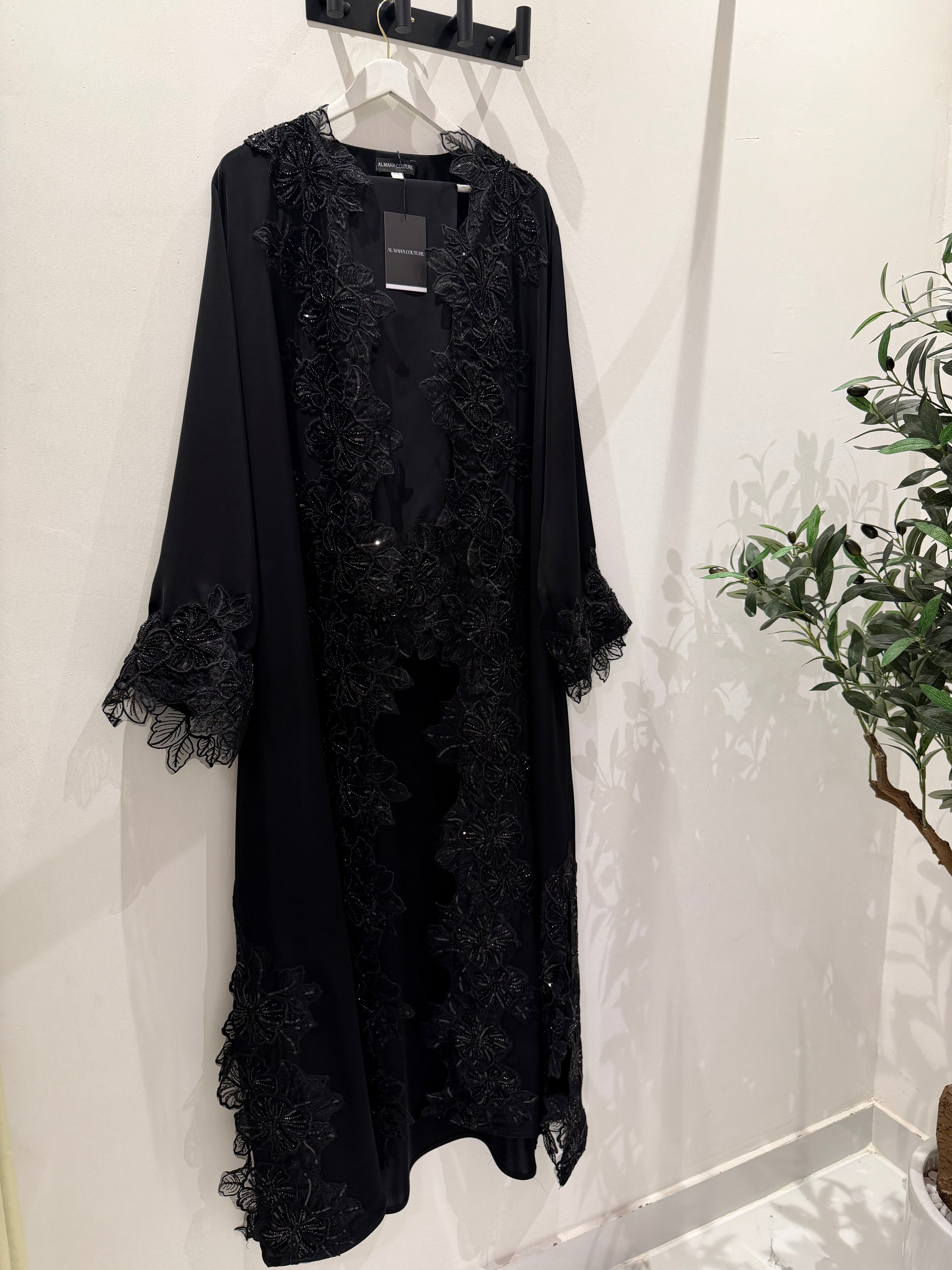 Noir Élégance abaya