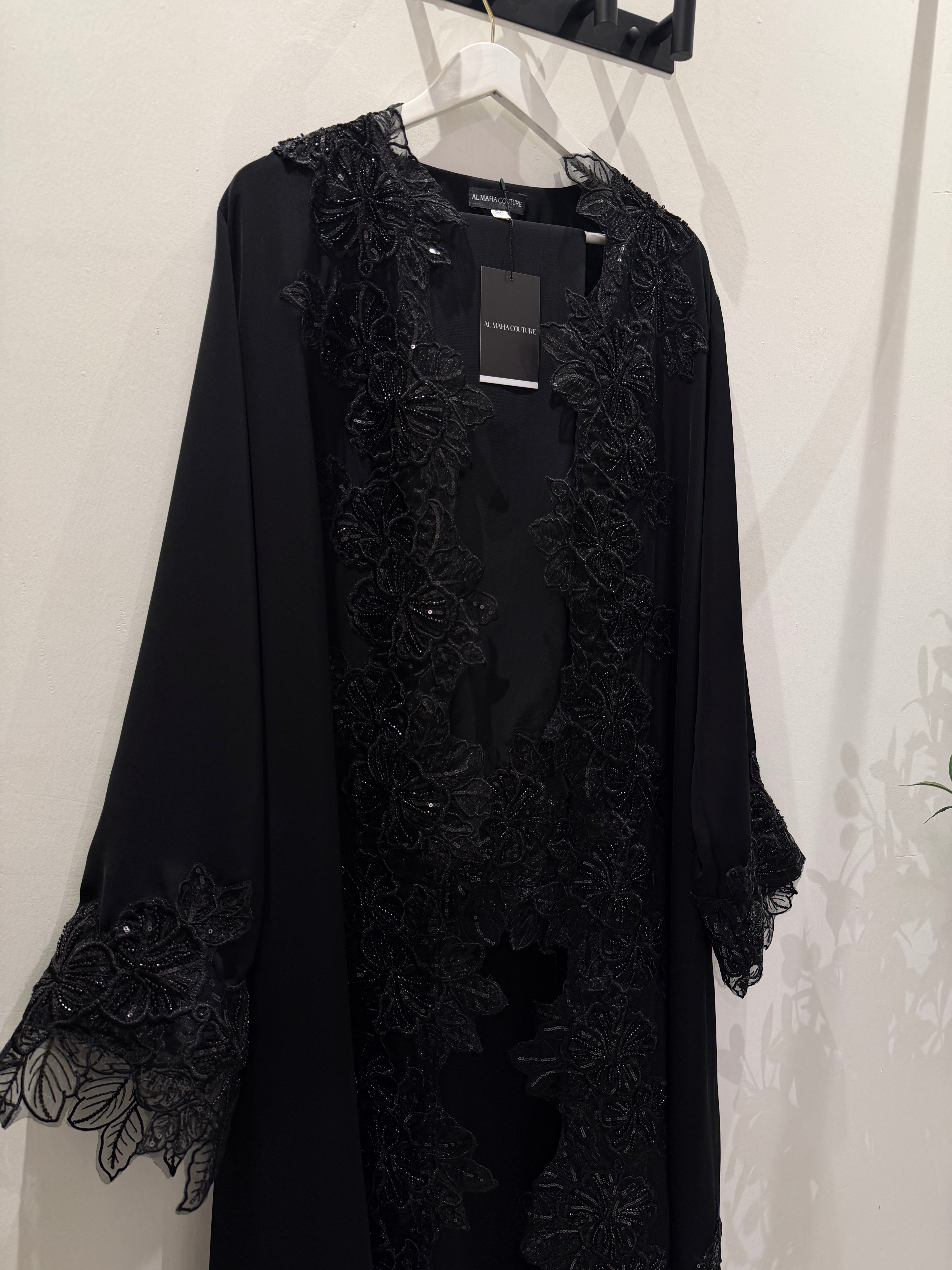 Noir Élégance abaya