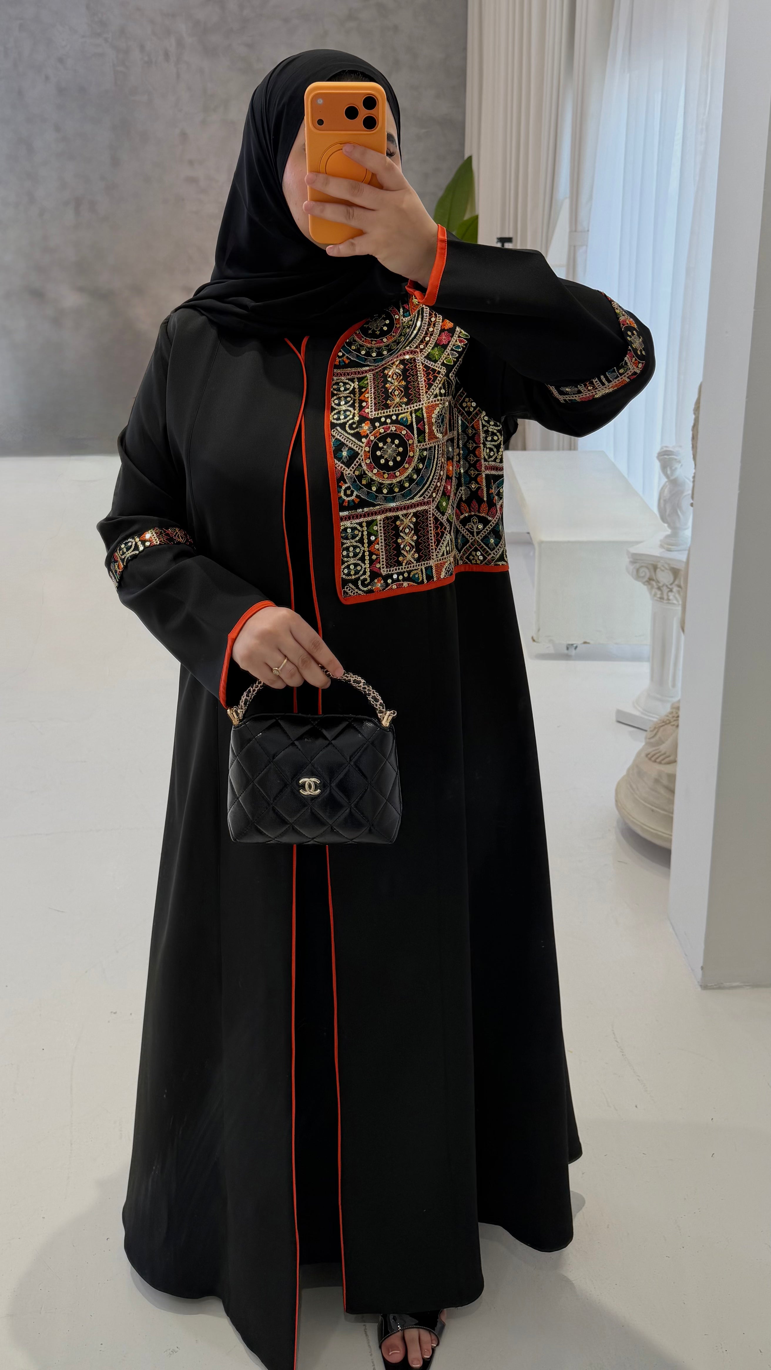 Abaya Leena